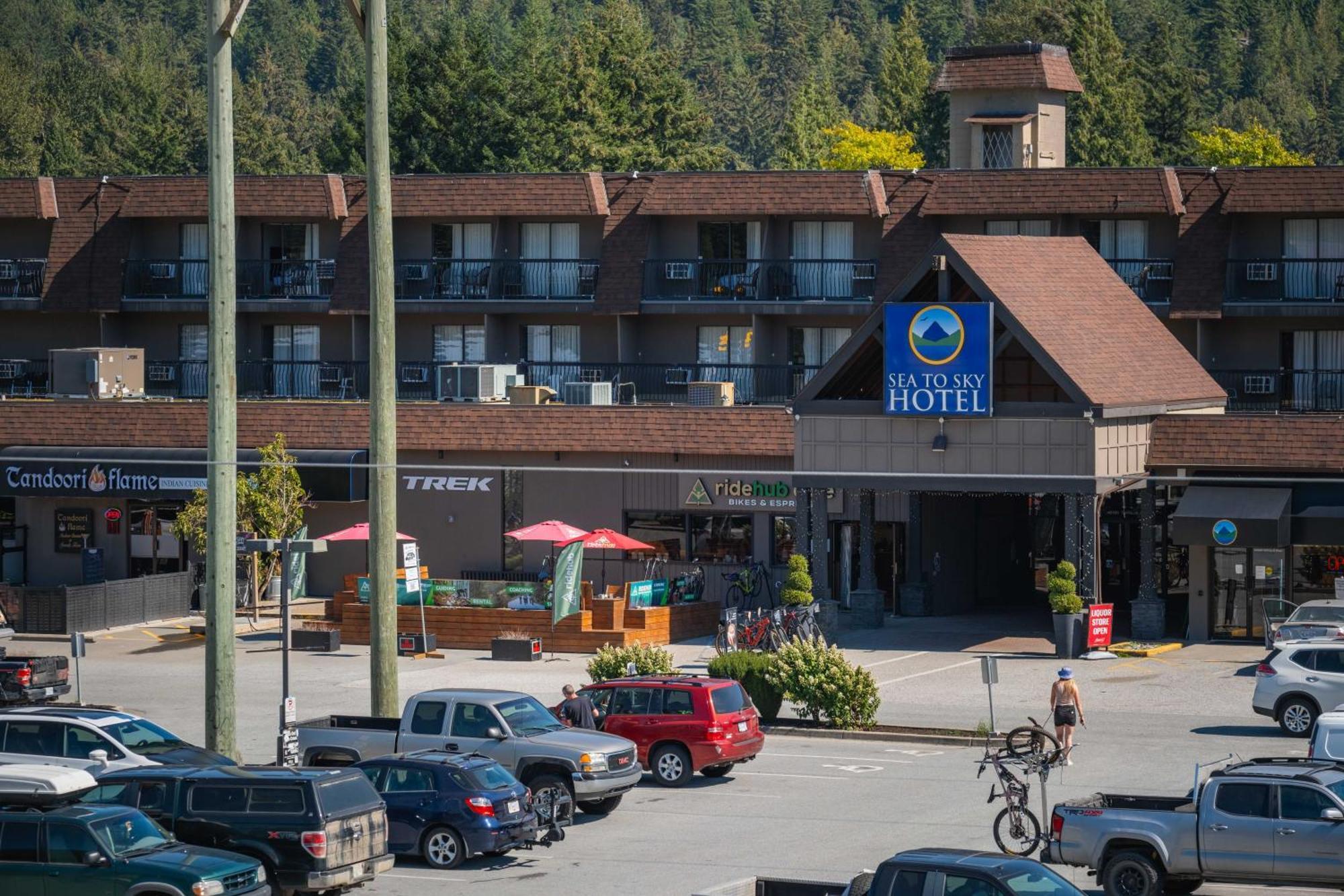 Sea To Sky Hotel And Conference Centre Squamish Bagian luar foto