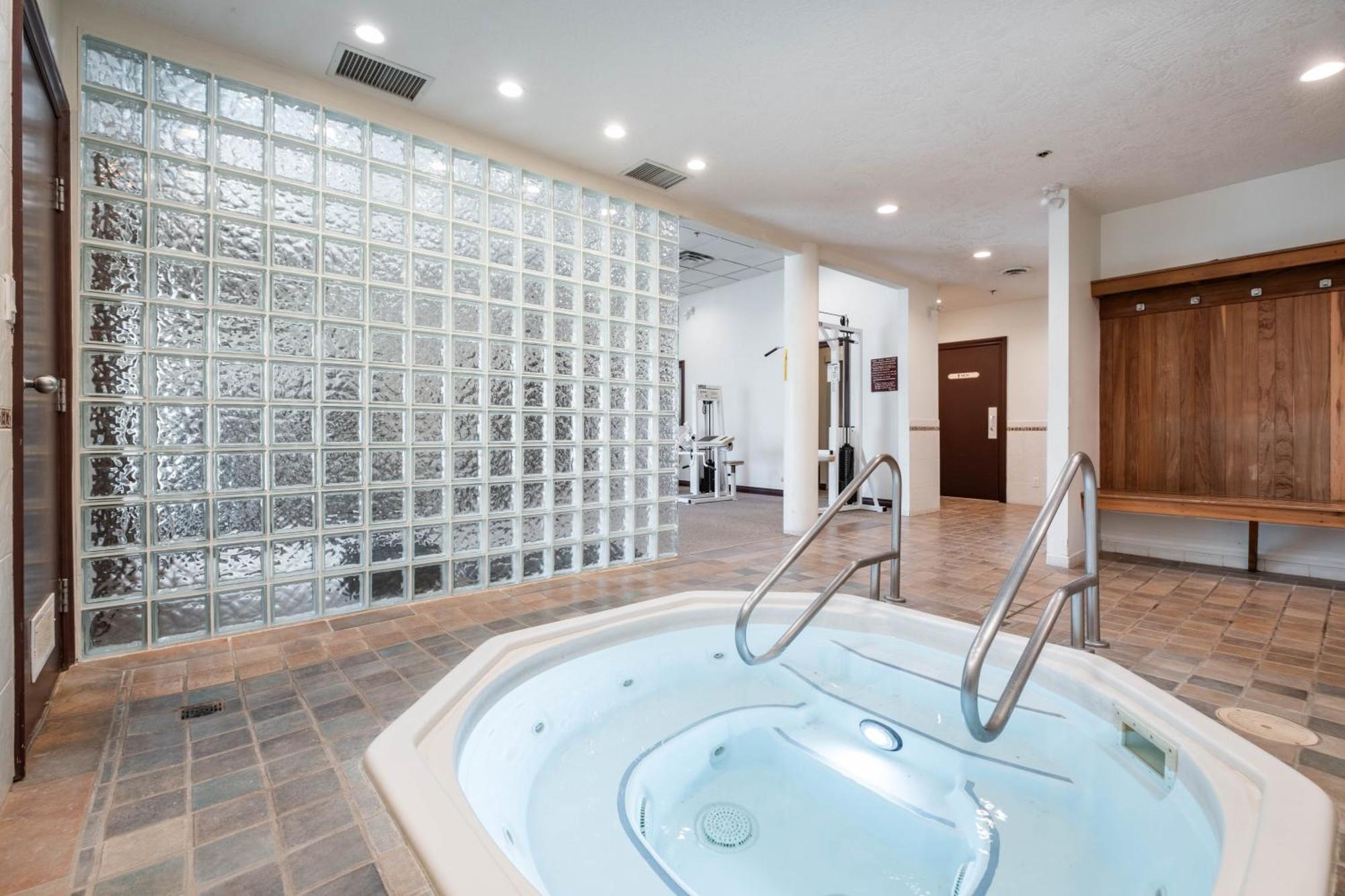 Sea To Sky Hotel And Conference Centre Squamish Bagian luar foto